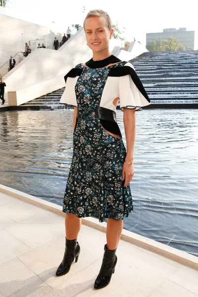 Look 16